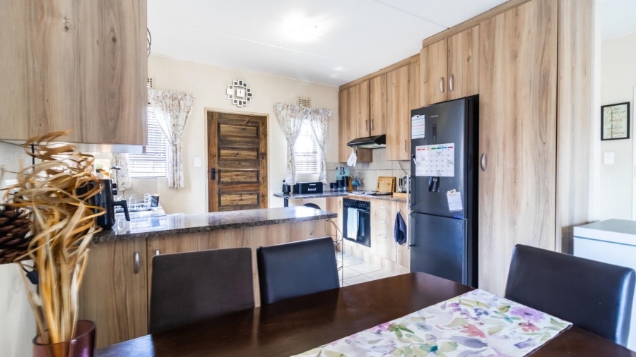 4 Bedroom Property for Sale in Alrode Gauteng