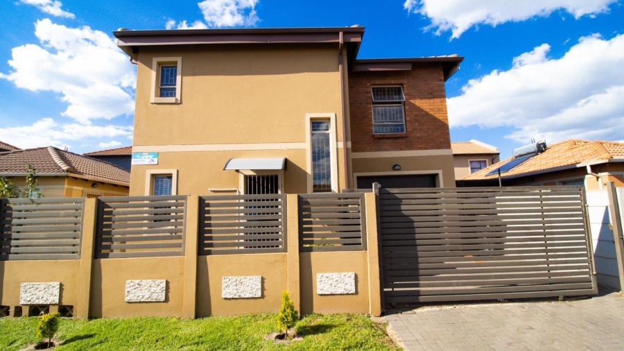 4 Bedroom Property for Sale in Alrode Gauteng