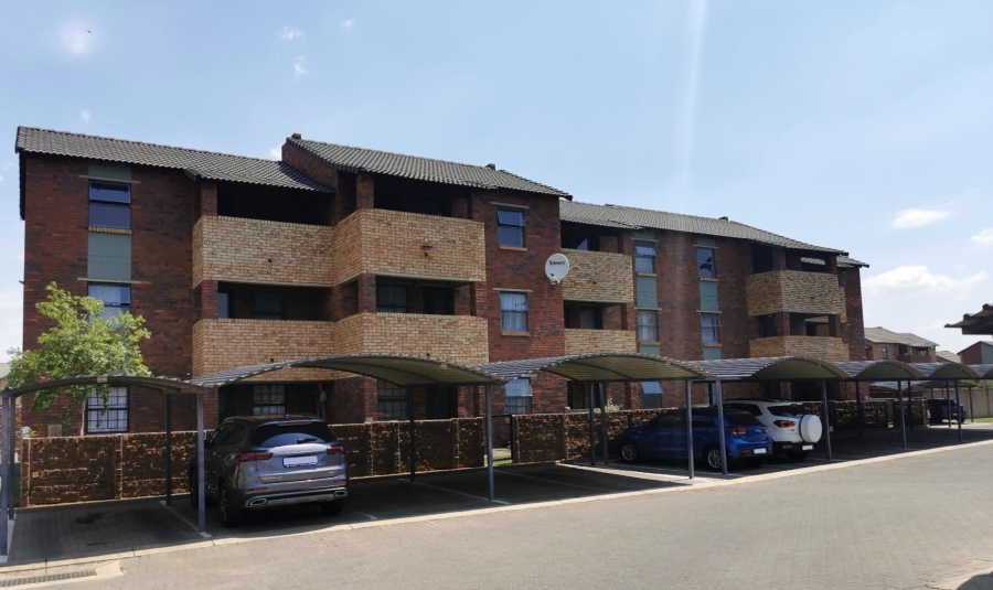 To Let 2 Bedroom Property for Rent in Olifantsvlei Gauteng