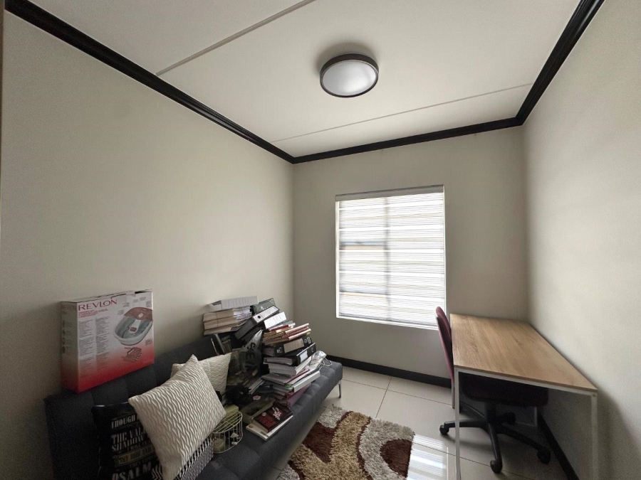 To Let 2 Bedroom Property for Rent in Blue Hills Gauteng