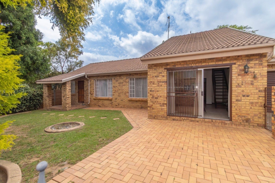4 Bedroom Property for Sale in Radiokop Gauteng