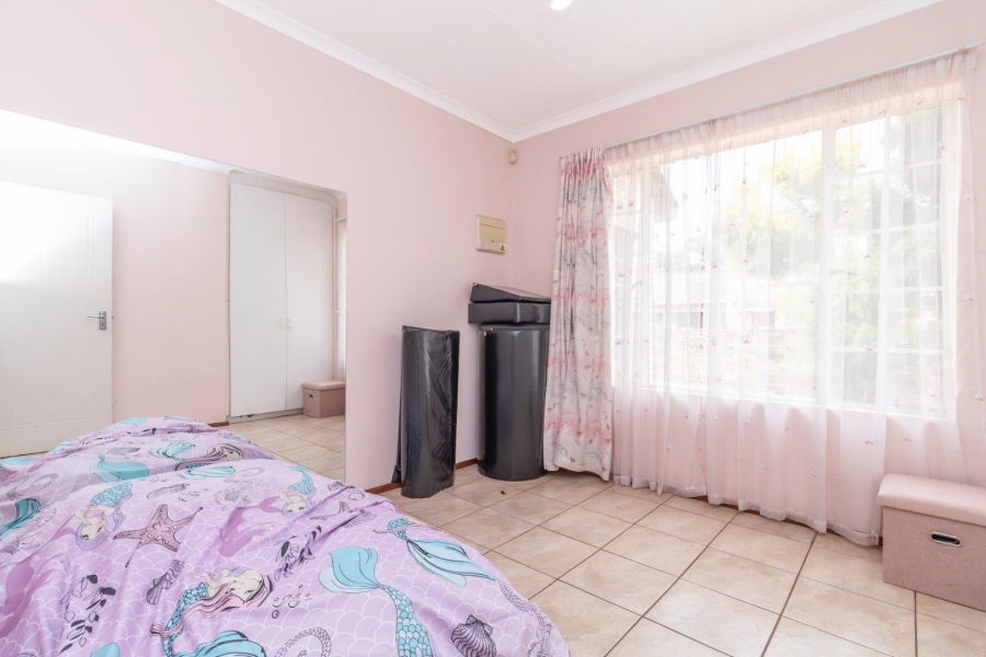 4 Bedroom Property for Sale in Radiokop Gauteng