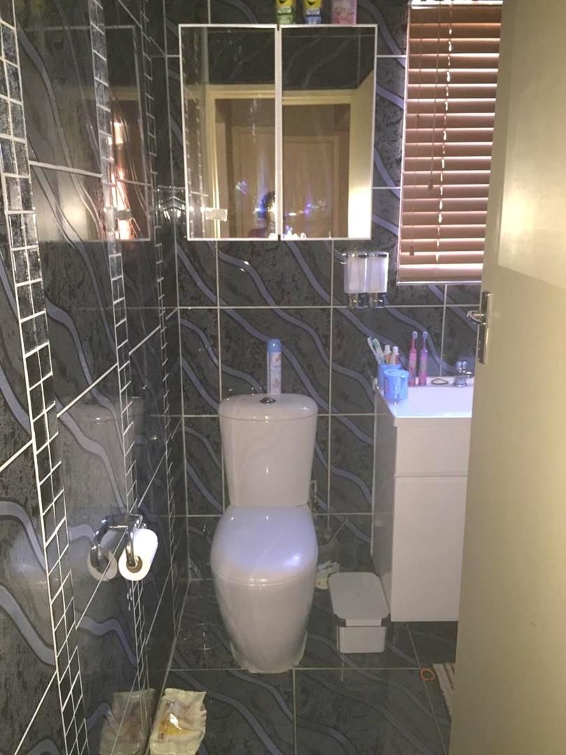 2 Bedroom Property for Sale in Die Hoewes Gauteng