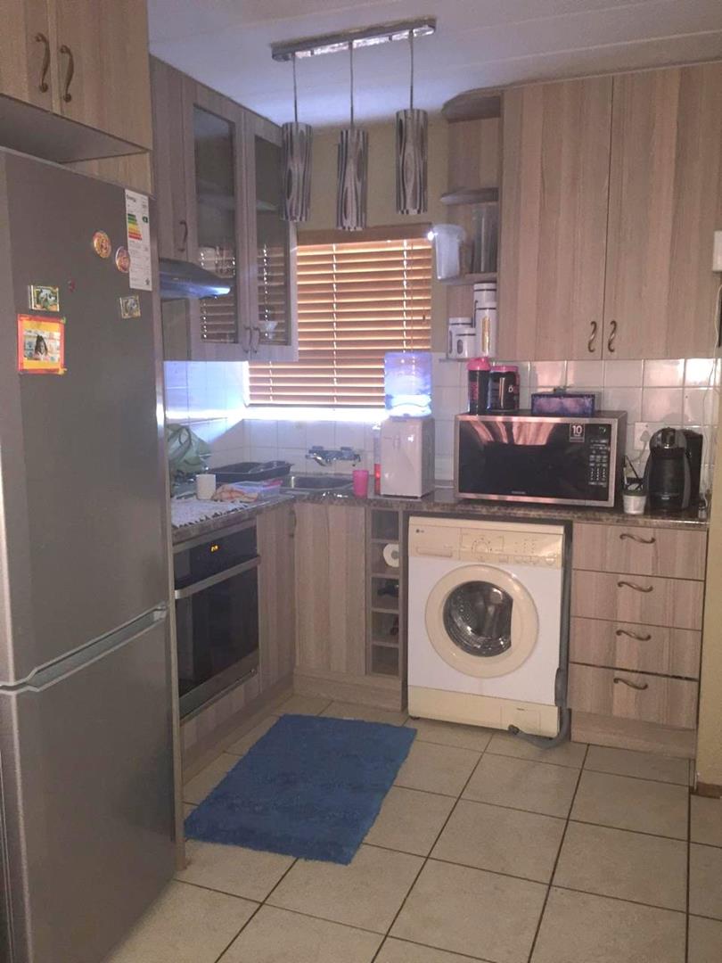 2 Bedroom Property for Sale in Die Hoewes Gauteng
