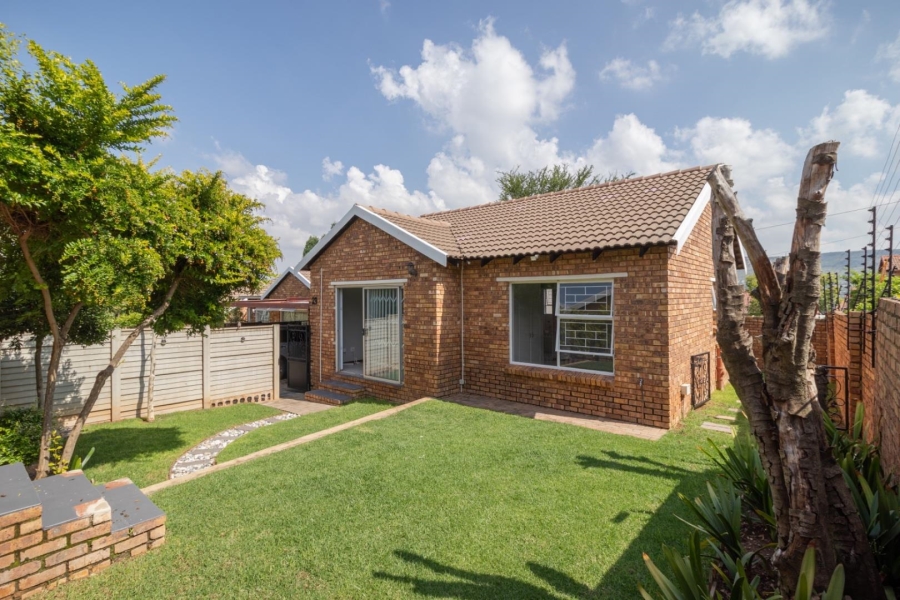 2 Bedroom Property for Sale in Wilgeheuwel Gauteng