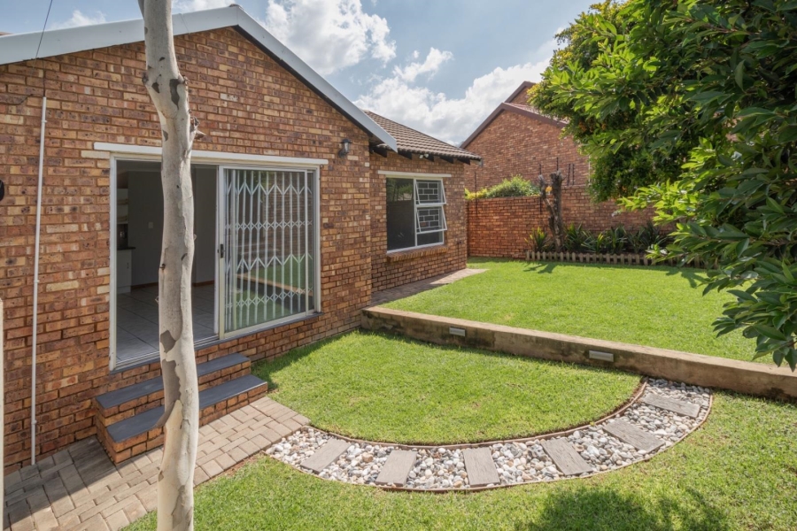 2 Bedroom Property for Sale in Wilgeheuwel Gauteng