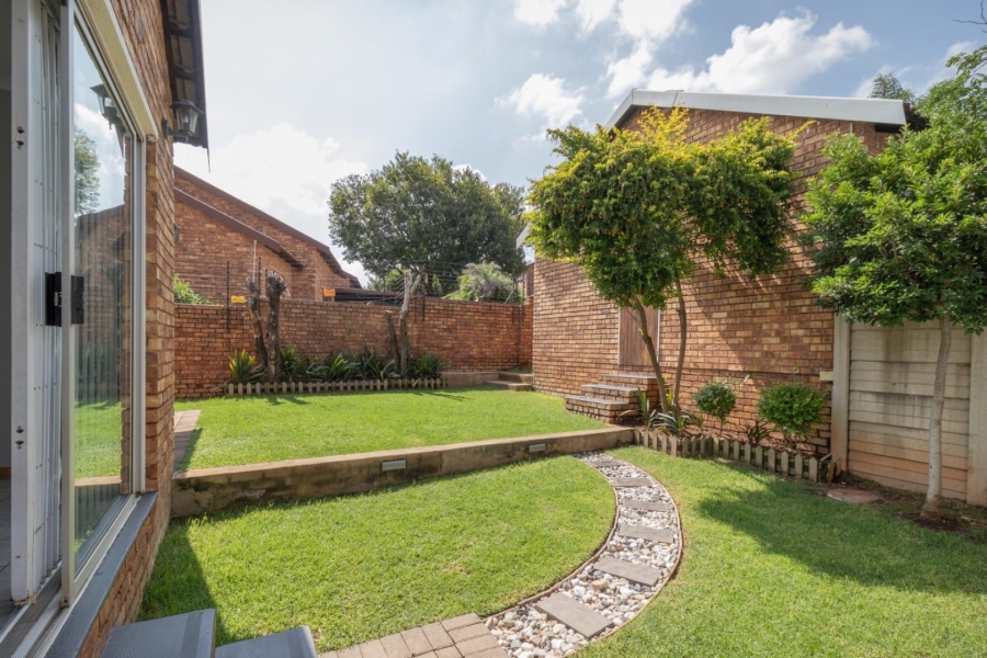 2 Bedroom Property for Sale in Wilgeheuwel Gauteng