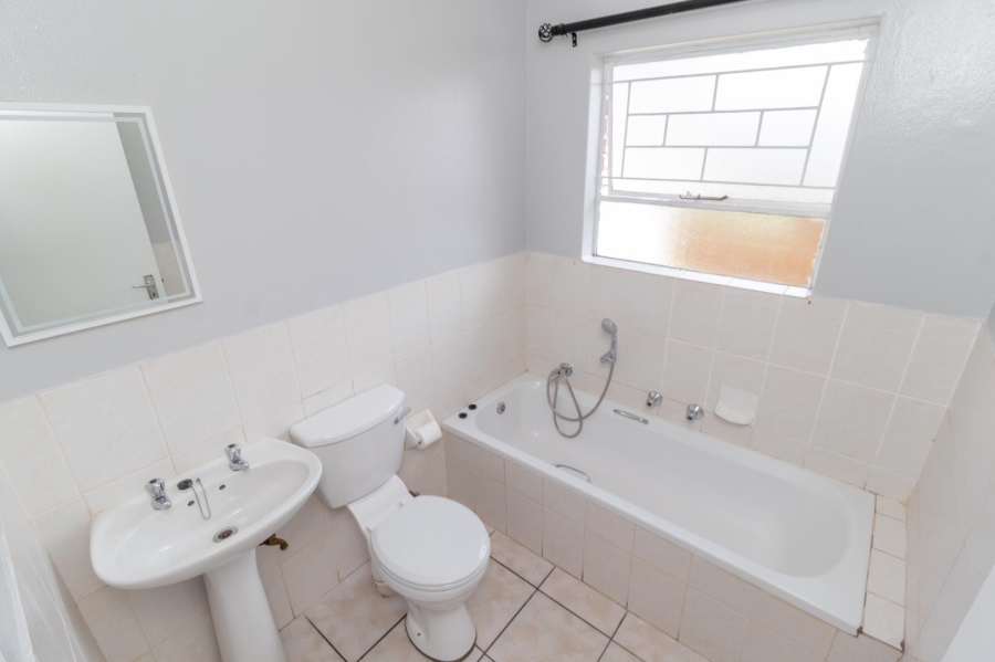 2 Bedroom Property for Sale in Wilgeheuwel Gauteng