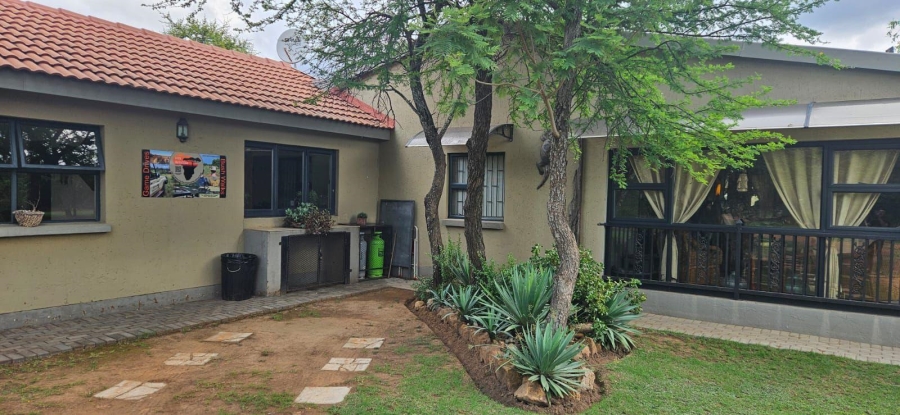 6 Bedroom Property for Sale in Dinokeng Gauteng