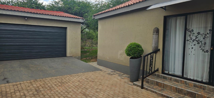 6 Bedroom Property for Sale in Dinokeng Gauteng