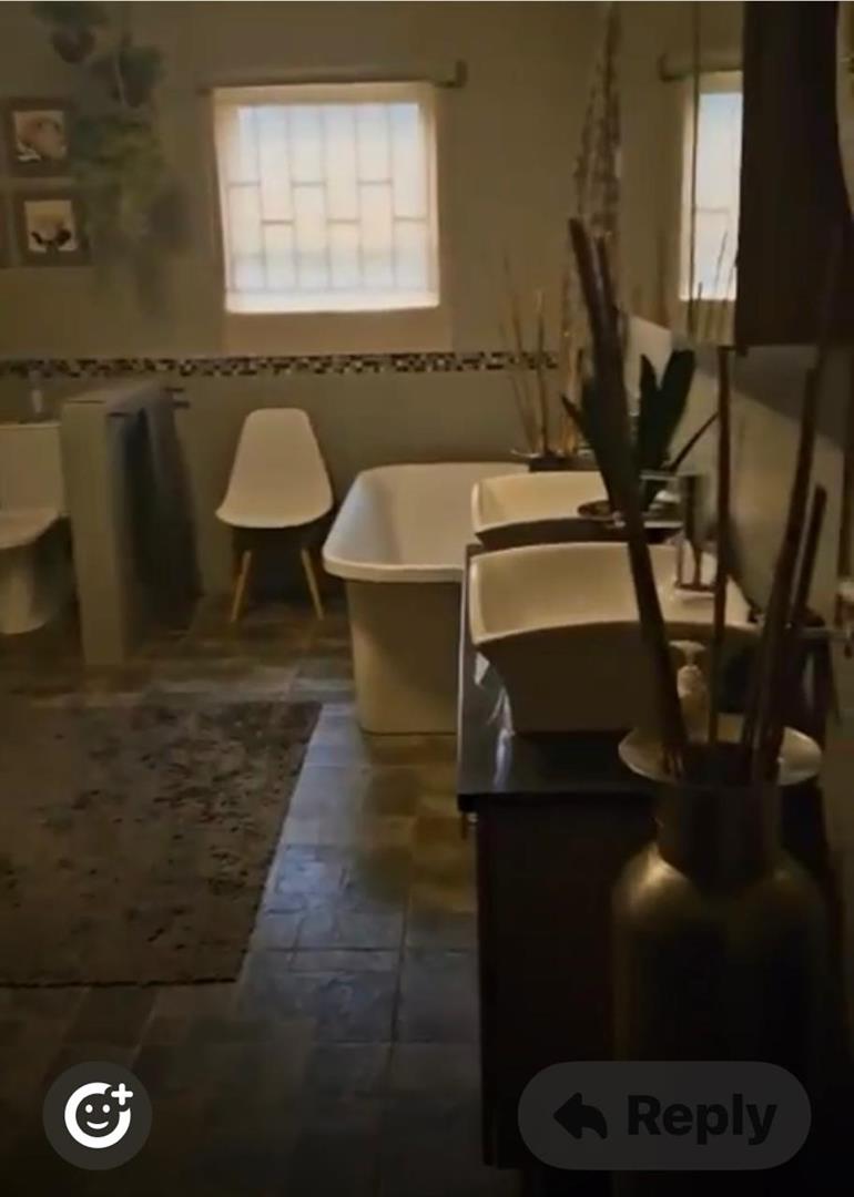 6 Bedroom Property for Sale in Dinokeng Gauteng