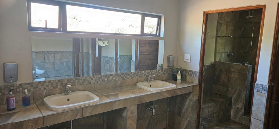 6 Bedroom Property for Sale in Dinokeng Gauteng