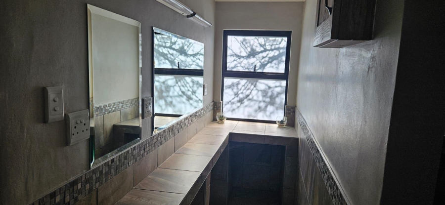 6 Bedroom Property for Sale in Dinokeng Gauteng