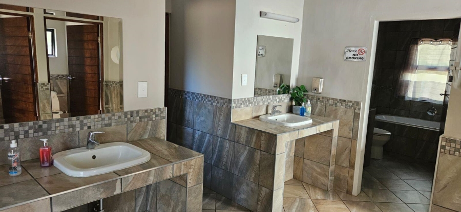 6 Bedroom Property for Sale in Dinokeng Gauteng