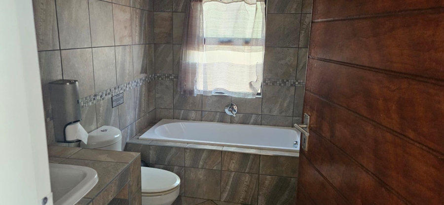 6 Bedroom Property for Sale in Dinokeng Gauteng