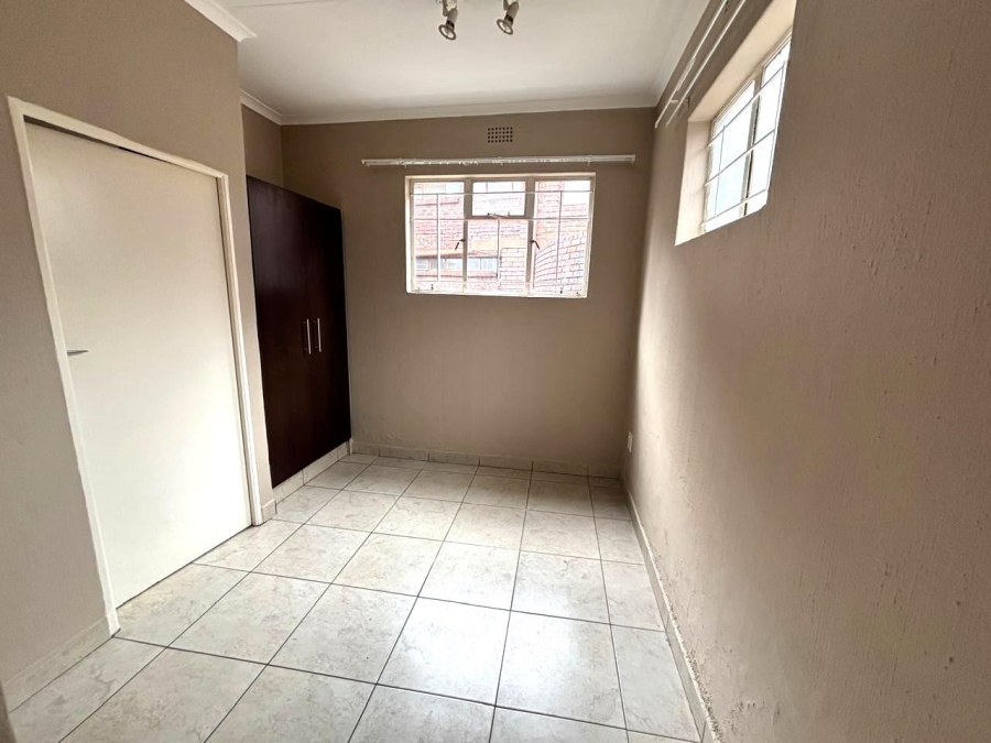 1 Bedroom Property for Sale in Bramley Park Gauteng