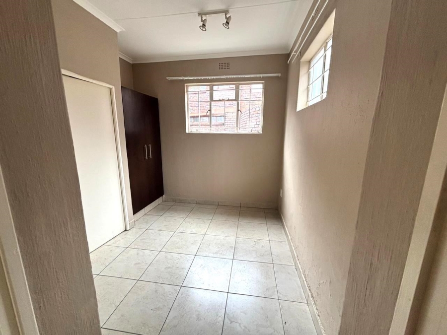 1 Bedroom Property for Sale in Bramley Park Gauteng