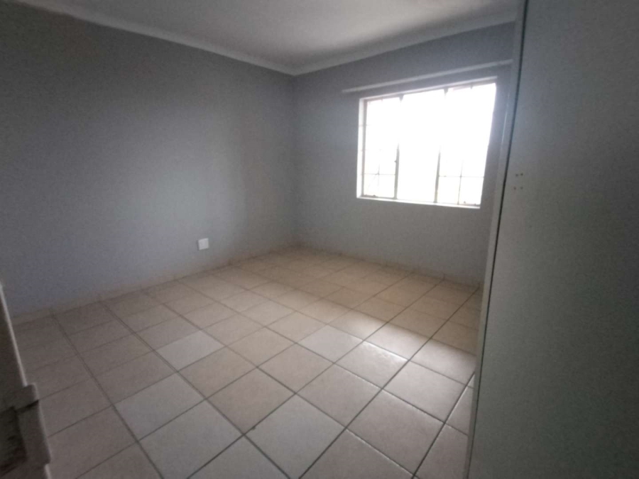 2 Bedroom Property for Sale in Towerby Gauteng