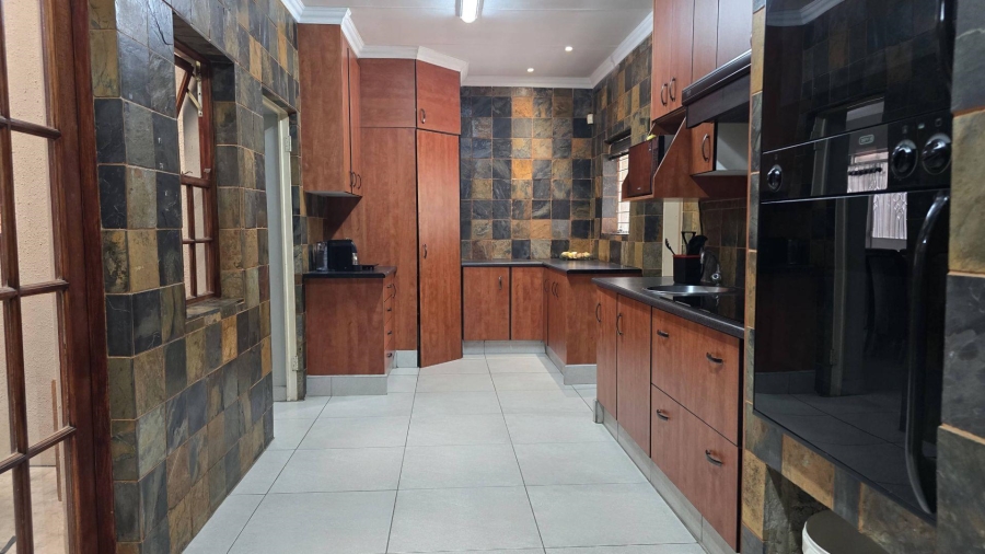 4 Bedroom Property for Sale in Nimrod Park Gauteng