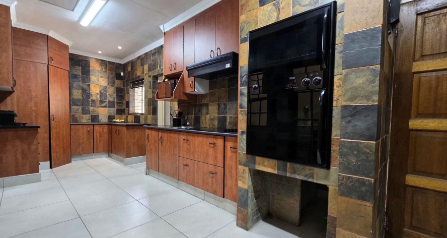 4 Bedroom Property for Sale in Nimrod Park Gauteng