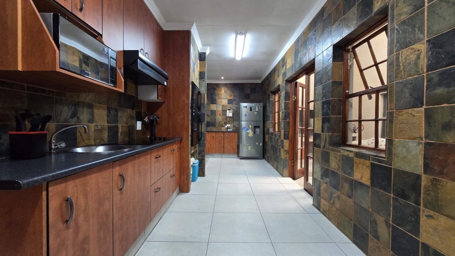 4 Bedroom Property for Sale in Nimrod Park Gauteng