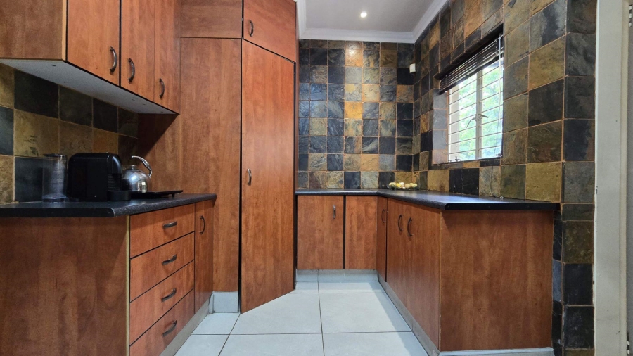 4 Bedroom Property for Sale in Nimrod Park Gauteng