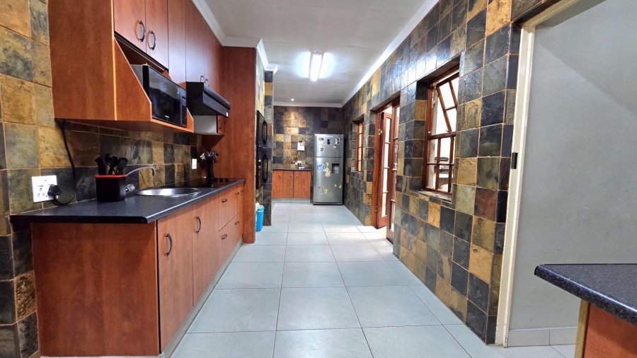 4 Bedroom Property for Sale in Nimrod Park Gauteng