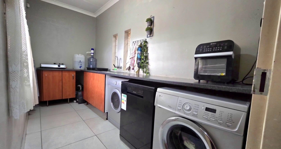 4 Bedroom Property for Sale in Nimrod Park Gauteng