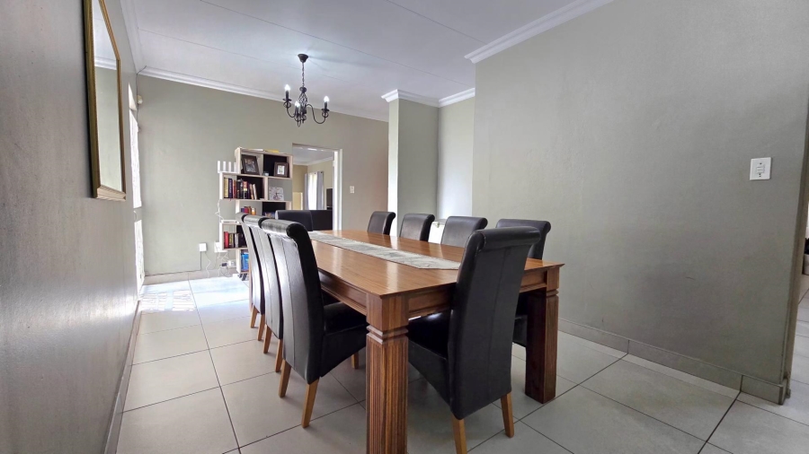 4 Bedroom Property for Sale in Nimrod Park Gauteng