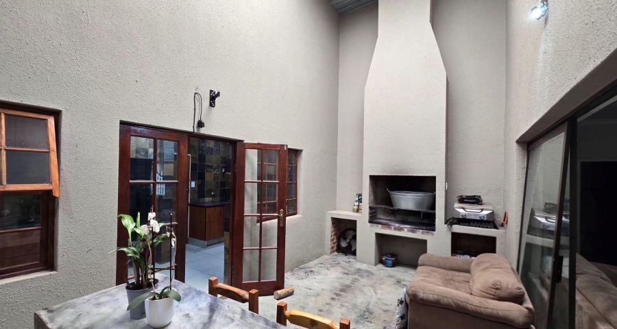 4 Bedroom Property for Sale in Nimrod Park Gauteng