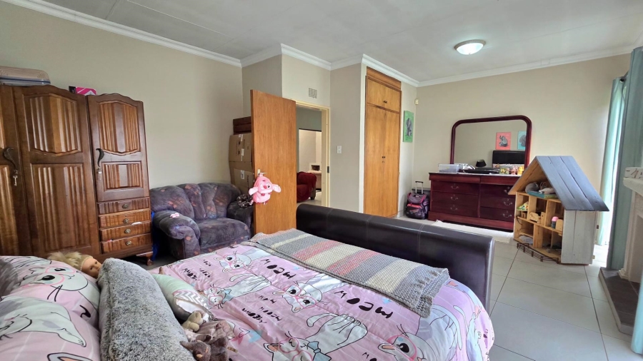 4 Bedroom Property for Sale in Nimrod Park Gauteng
