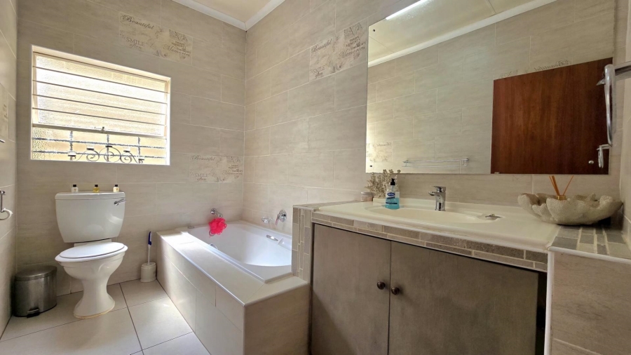 4 Bedroom Property for Sale in Nimrod Park Gauteng