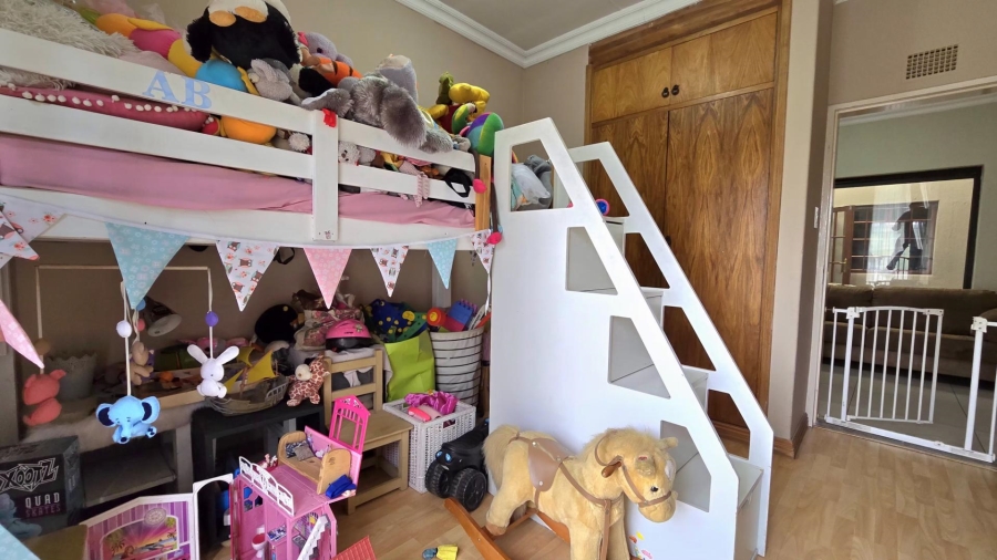 4 Bedroom Property for Sale in Nimrod Park Gauteng