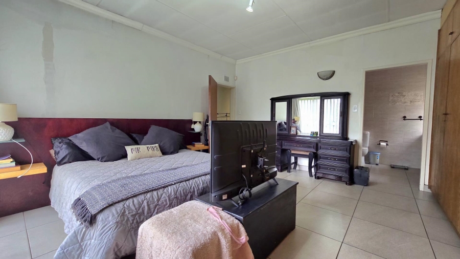 4 Bedroom Property for Sale in Nimrod Park Gauteng
