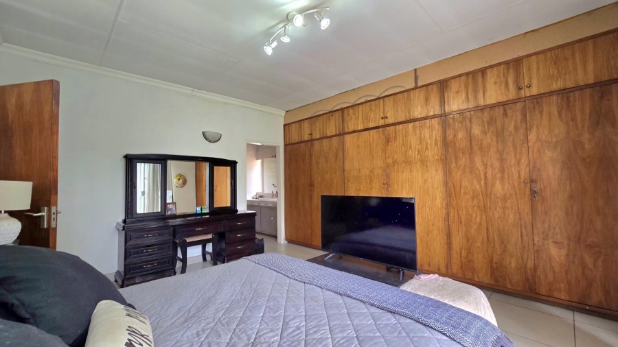 4 Bedroom Property for Sale in Nimrod Park Gauteng