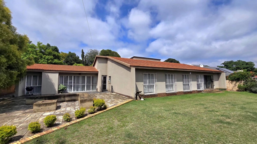 4 Bedroom Property for Sale in Nimrod Park Gauteng