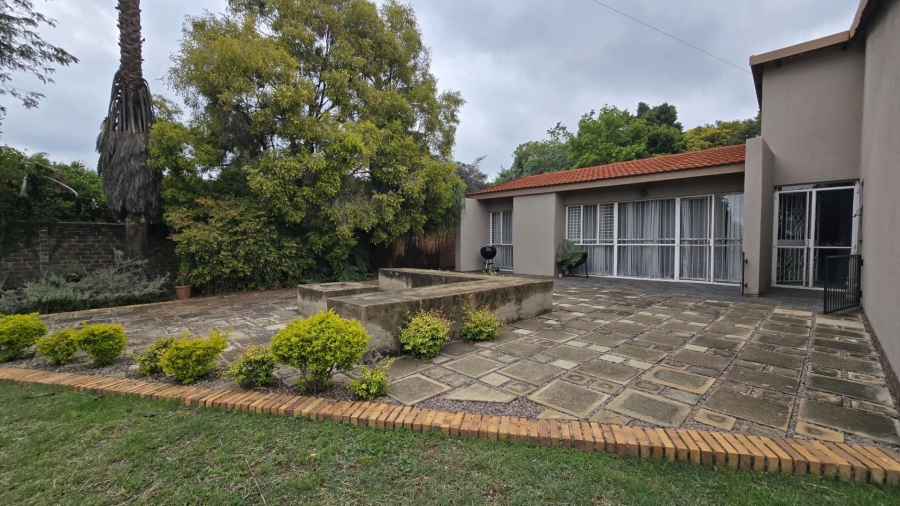 4 Bedroom Property for Sale in Nimrod Park Gauteng
