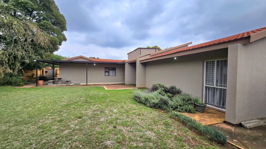 4 Bedroom Property for Sale in Nimrod Park Gauteng