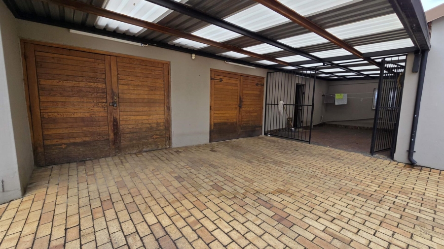 4 Bedroom Property for Sale in Nimrod Park Gauteng
