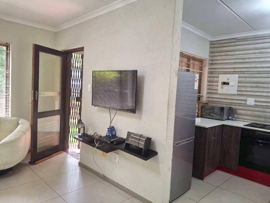 To Let 1 Bedroom Property for Rent in Benmore Gardens Gauteng