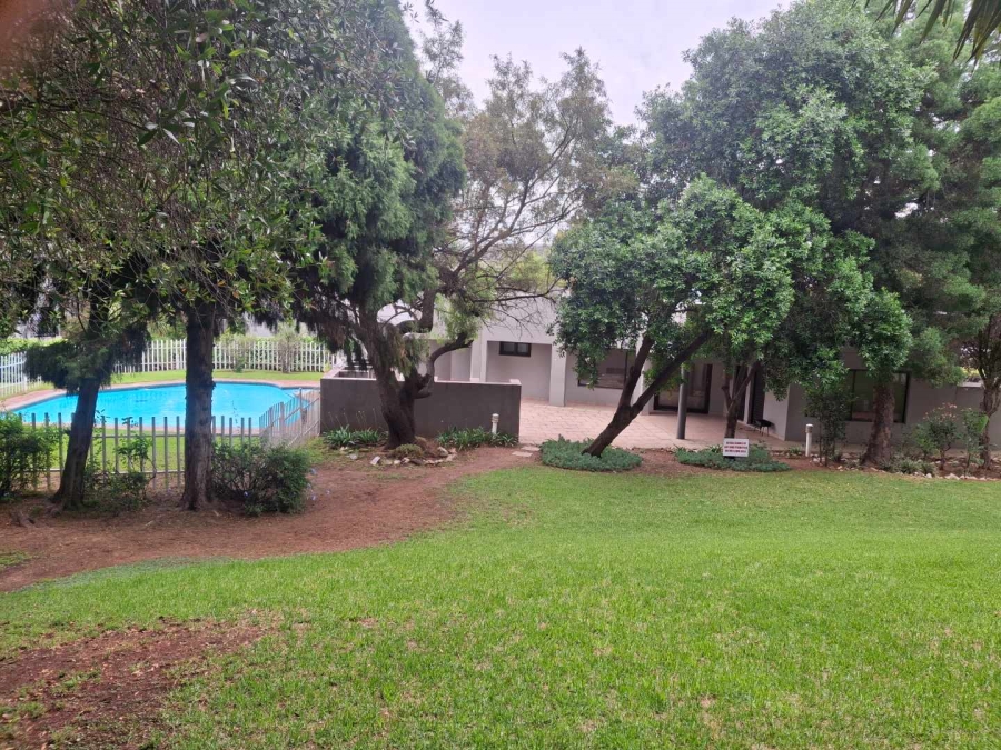To Let 1 Bedroom Property for Rent in Benmore Gardens Gauteng