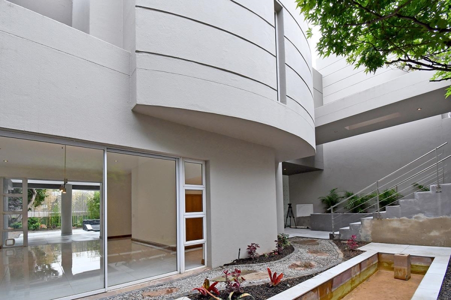 To Let 6 Bedroom Property for Rent in Sandhurst Gauteng