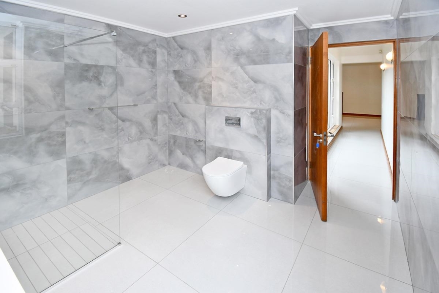 To Let 6 Bedroom Property for Rent in Sandhurst Gauteng