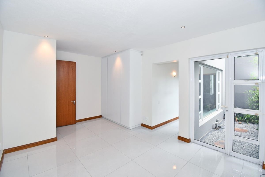 To Let 6 Bedroom Property for Rent in Sandhurst Gauteng