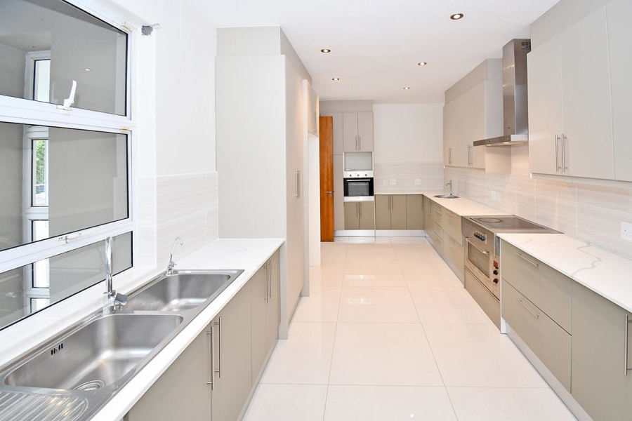 To Let 6 Bedroom Property for Rent in Sandhurst Gauteng