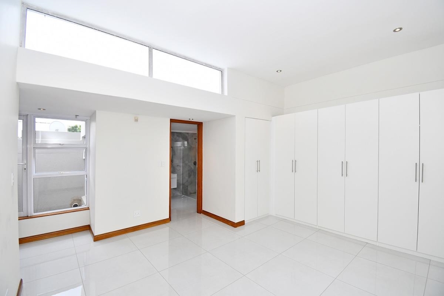 To Let 6 Bedroom Property for Rent in Sandhurst Gauteng