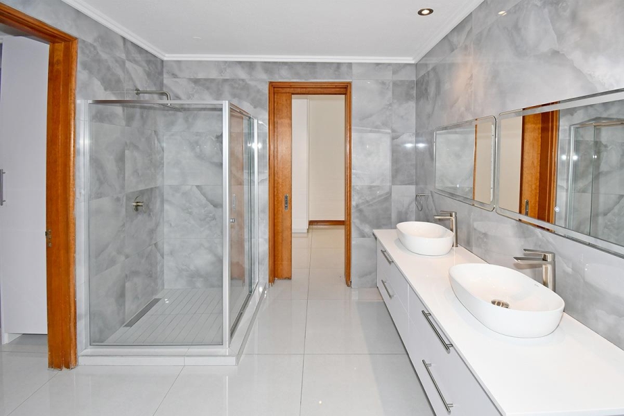 To Let 6 Bedroom Property for Rent in Sandhurst Gauteng