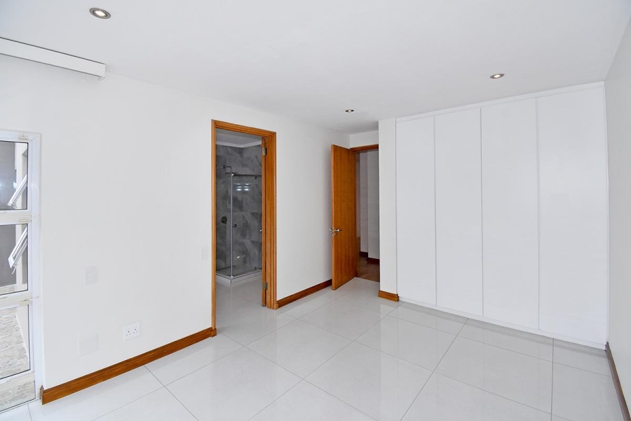 To Let 6 Bedroom Property for Rent in Sandhurst Gauteng