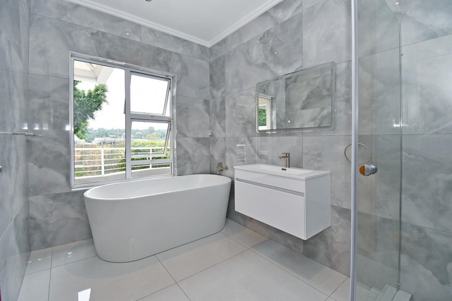 To Let 6 Bedroom Property for Rent in Sandhurst Gauteng