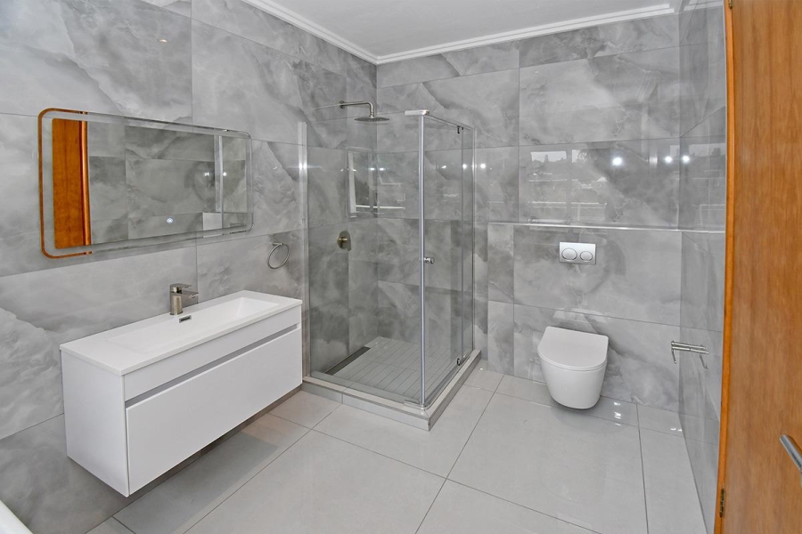 To Let 6 Bedroom Property for Rent in Sandhurst Gauteng